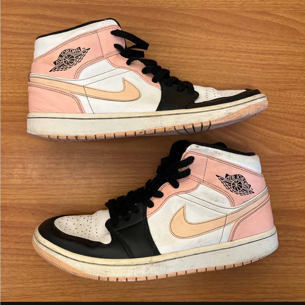 Jordan 1 Mid Crimson Tint - Picture 2 of 12
